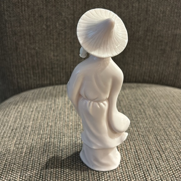 Asian porcelain statue - Picture 3 of 5